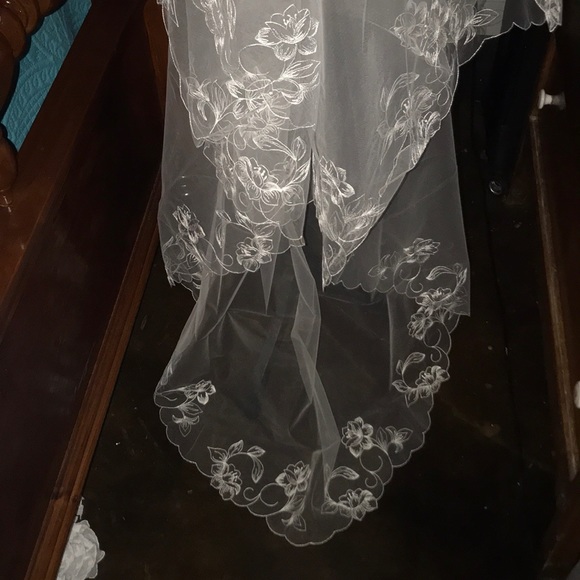 New Beautiful veil no comb lace edged - Picture 4 of 8